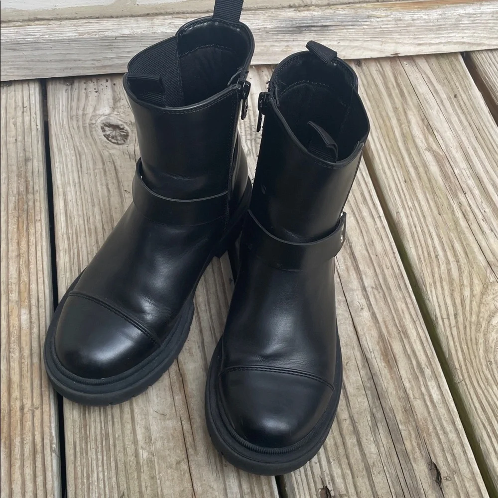 Art Class KIDS Black Harness Chelsea Boots Lug Sole Size 1